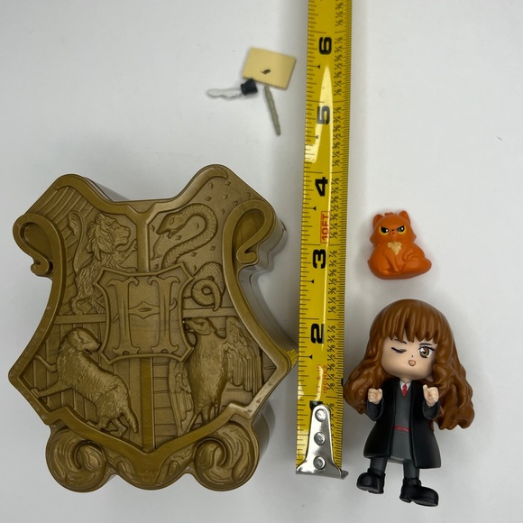 Harry Potter Hermione Granger Magical Capsules Series 3 Gold YuMe Toys 2020 - Picture 11 of 11
